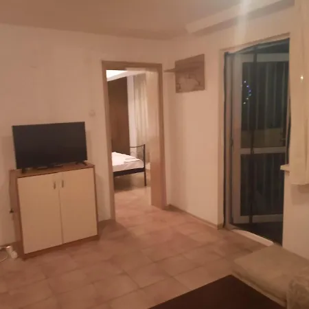 Entire House With Private Garden And Garage Ferienhaus *