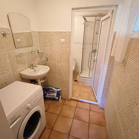 Entire House With Private Garden And Garage