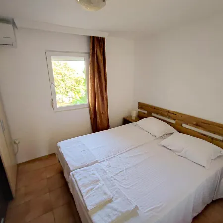 Holiday home Entire House With Private Garden And Garage *