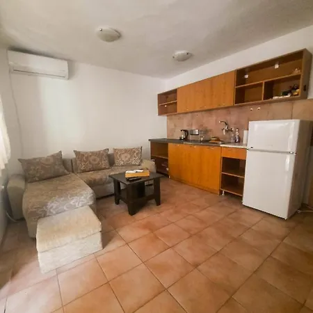 Entire House With Private Garden And Garage Holiday home *