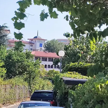 Holiday home Entire House With Private Garden And Garage